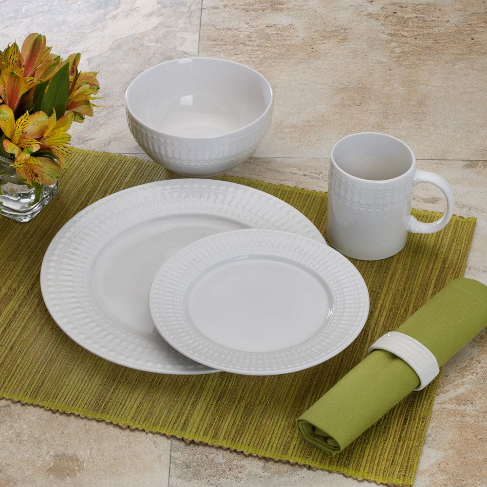 Close-up of the microwave-safe dinner plate from the 16-piece porcelain dinnerware set.