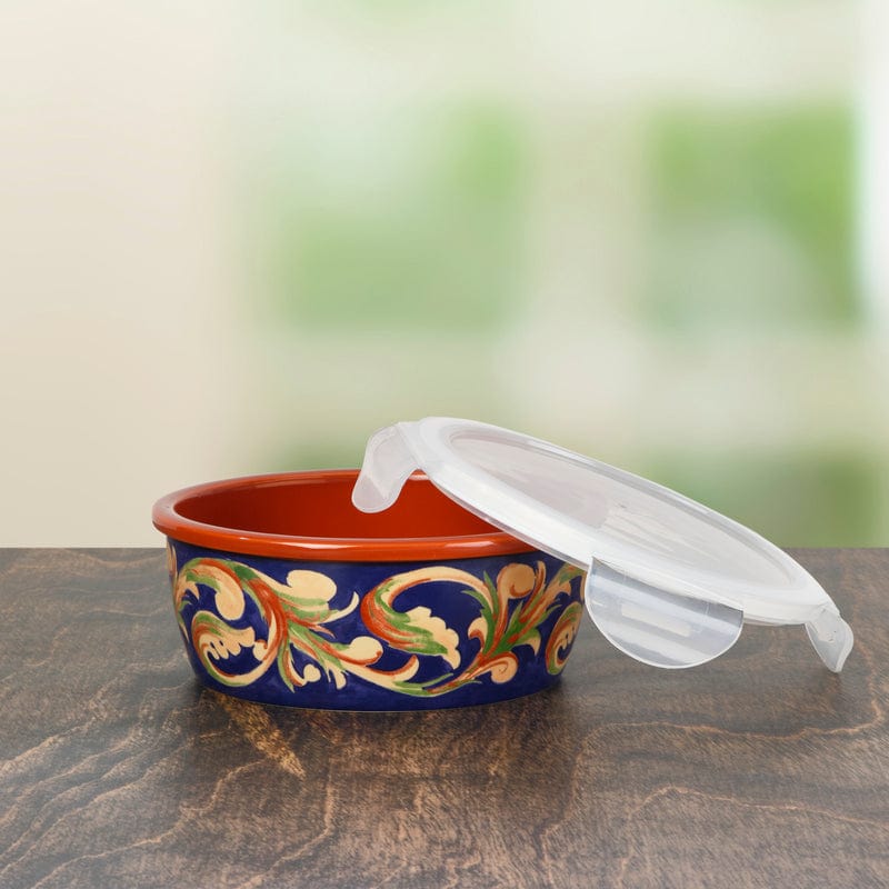 Luna's Kitchen Storage Bowl with Secure Lid, showcasing its four snap clips and silicone seal.