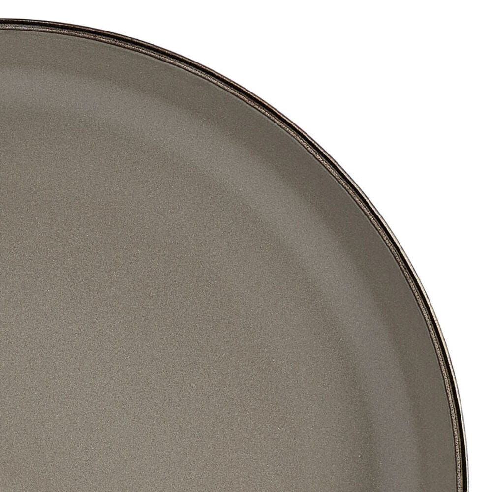 Close-up of the metallic band framing the rims of the Hadlee dinnerware set