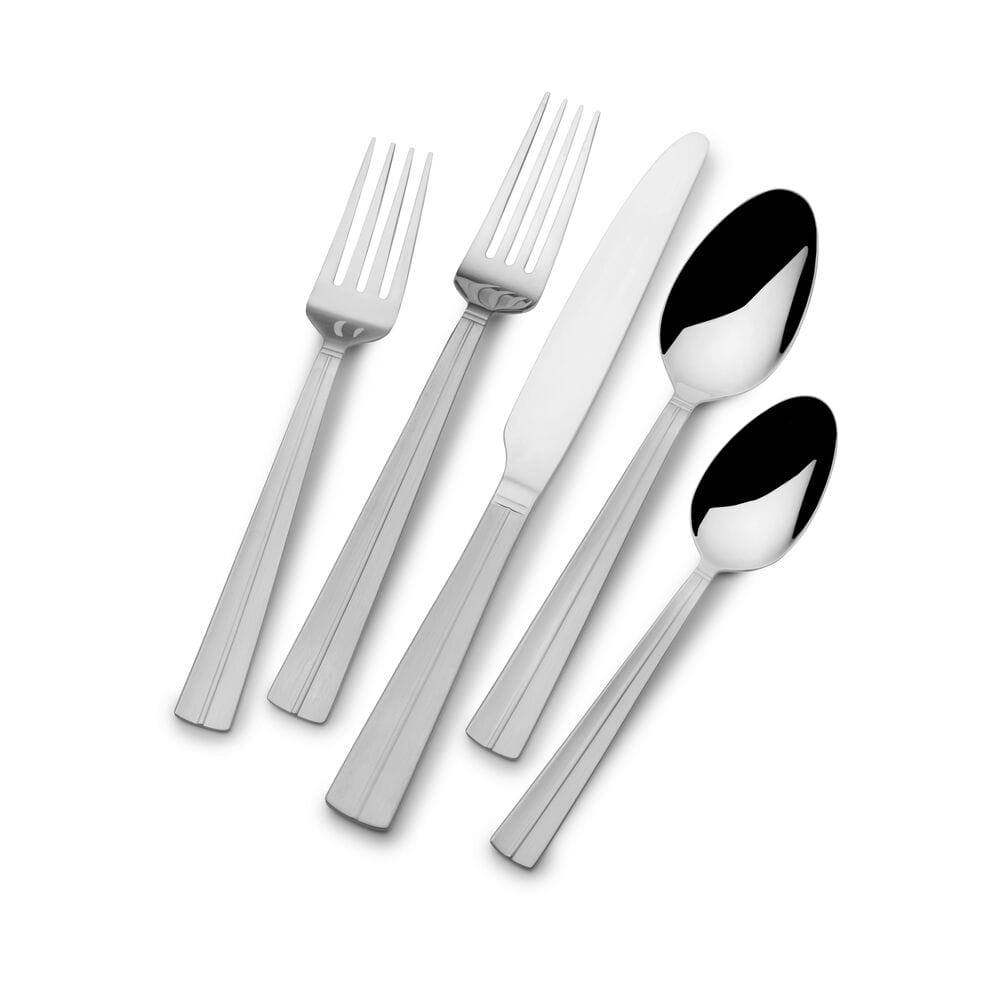Close-up of the premium stainless steel cutlery set for 4 persons, highlighting the quality and craftsmanship.