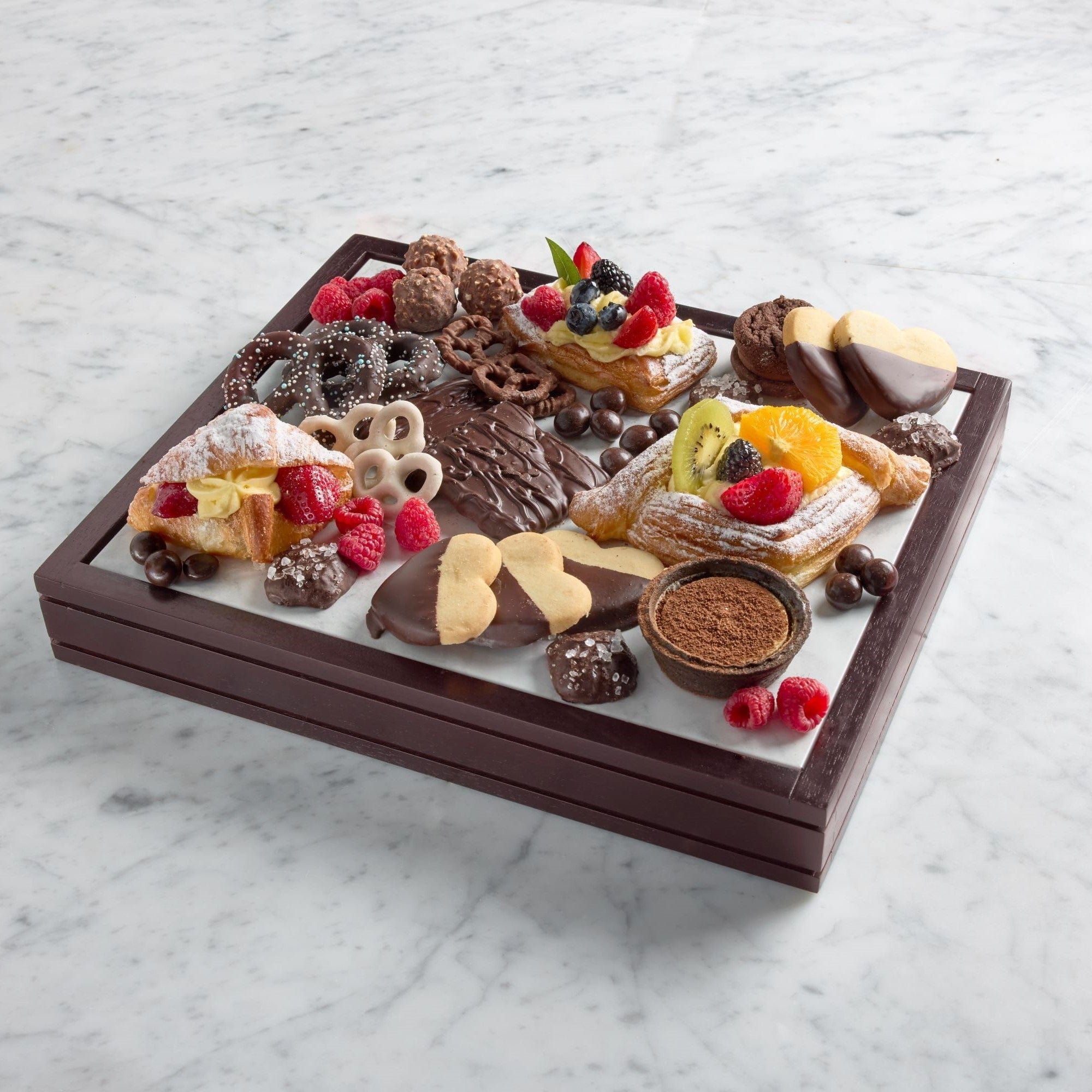 Chic cooling tray with wood frame featuring a marble design