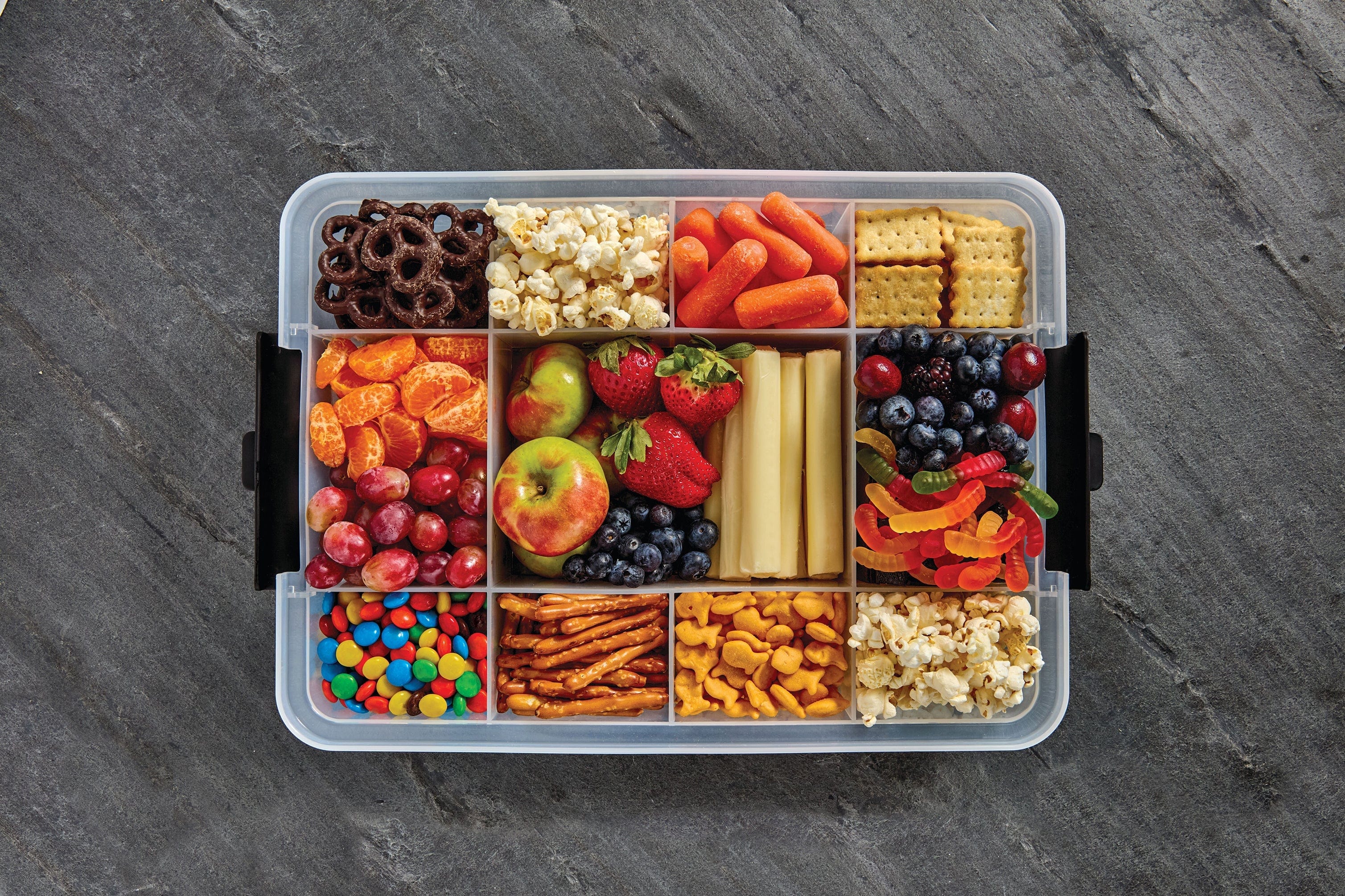 Reversible cutting board lid of Farberware snack box, showcasing its dual functionality.