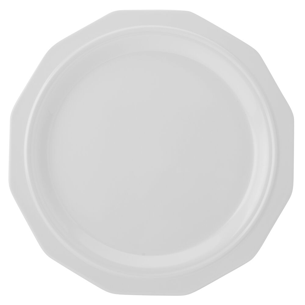 Family enjoying outdoor dinner using durable melamine dinnerware set