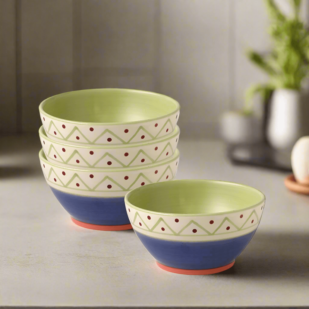 Pistoulet stoneware everything bowl showcasing soup and bread, ideal for serving.