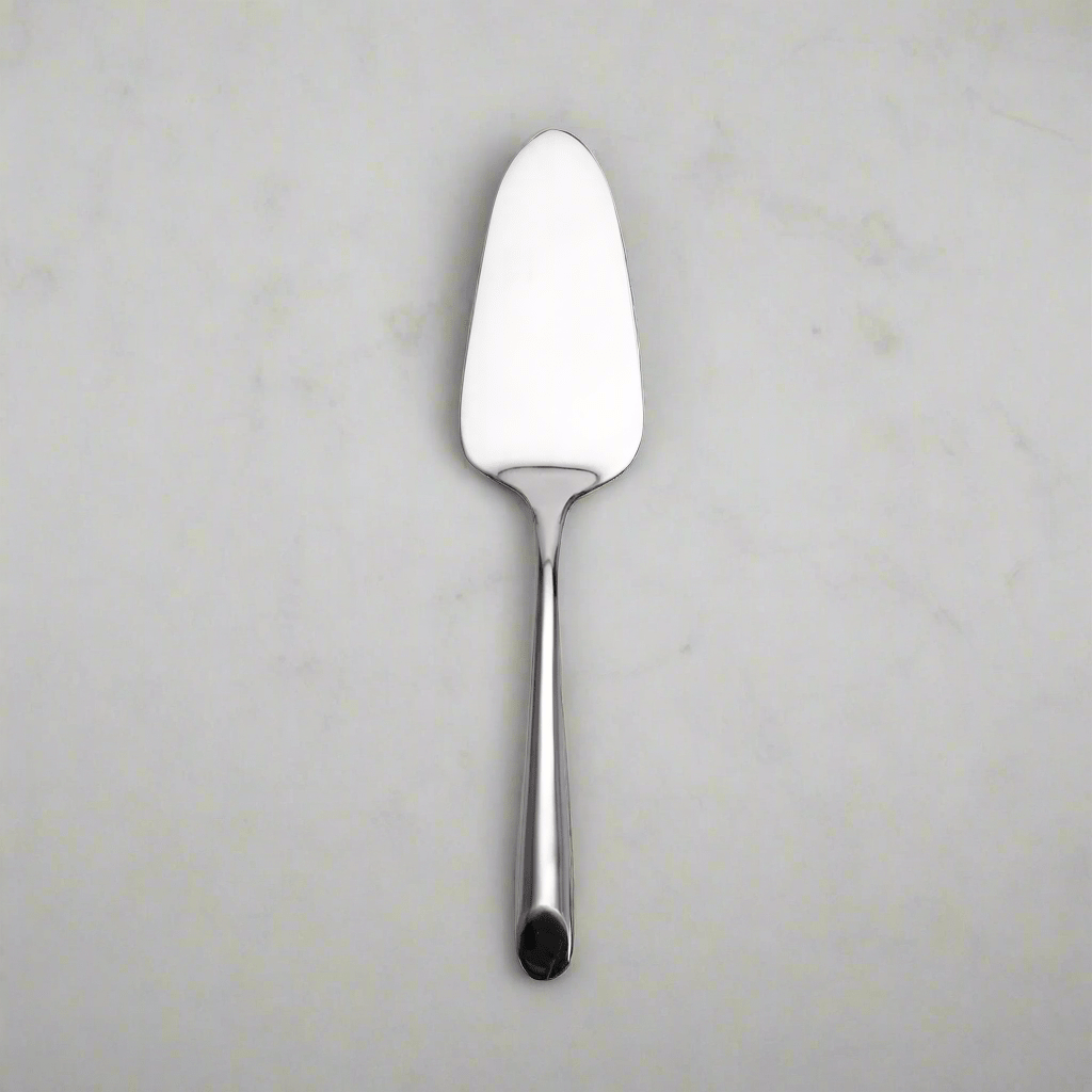 Elegant Wave pie server showcasing its rounded handle and gleaming finish