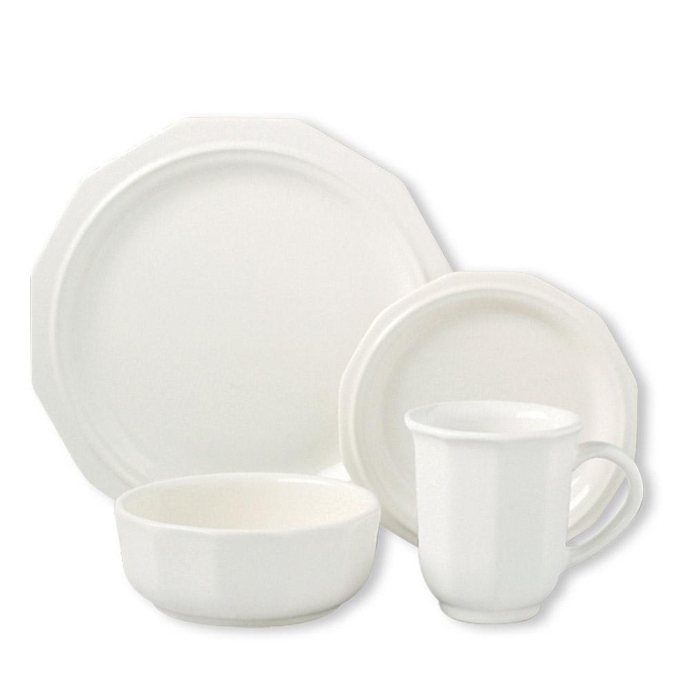 Close-up of the 20-ounce soup bowl from the Heritage stoneware set