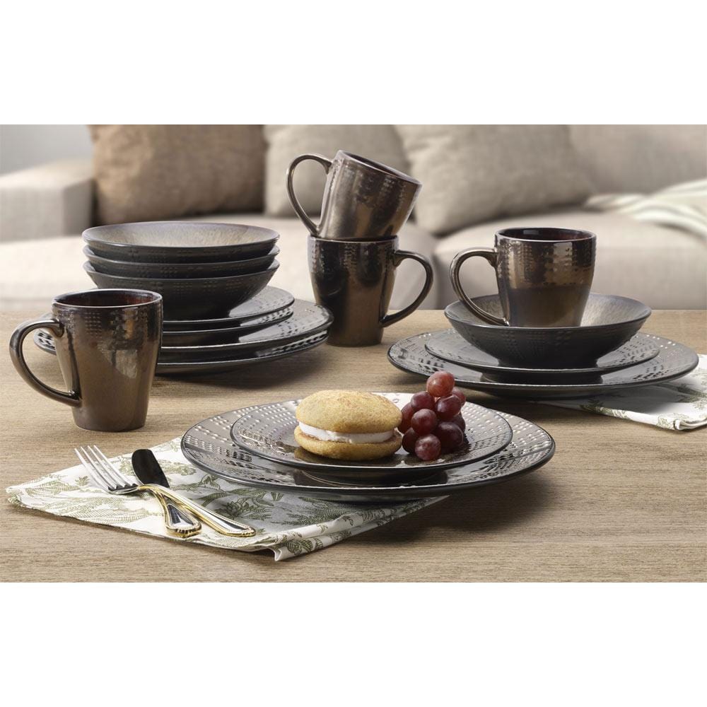 Microwave safe dinnerware set with stylish reactive glaze finish