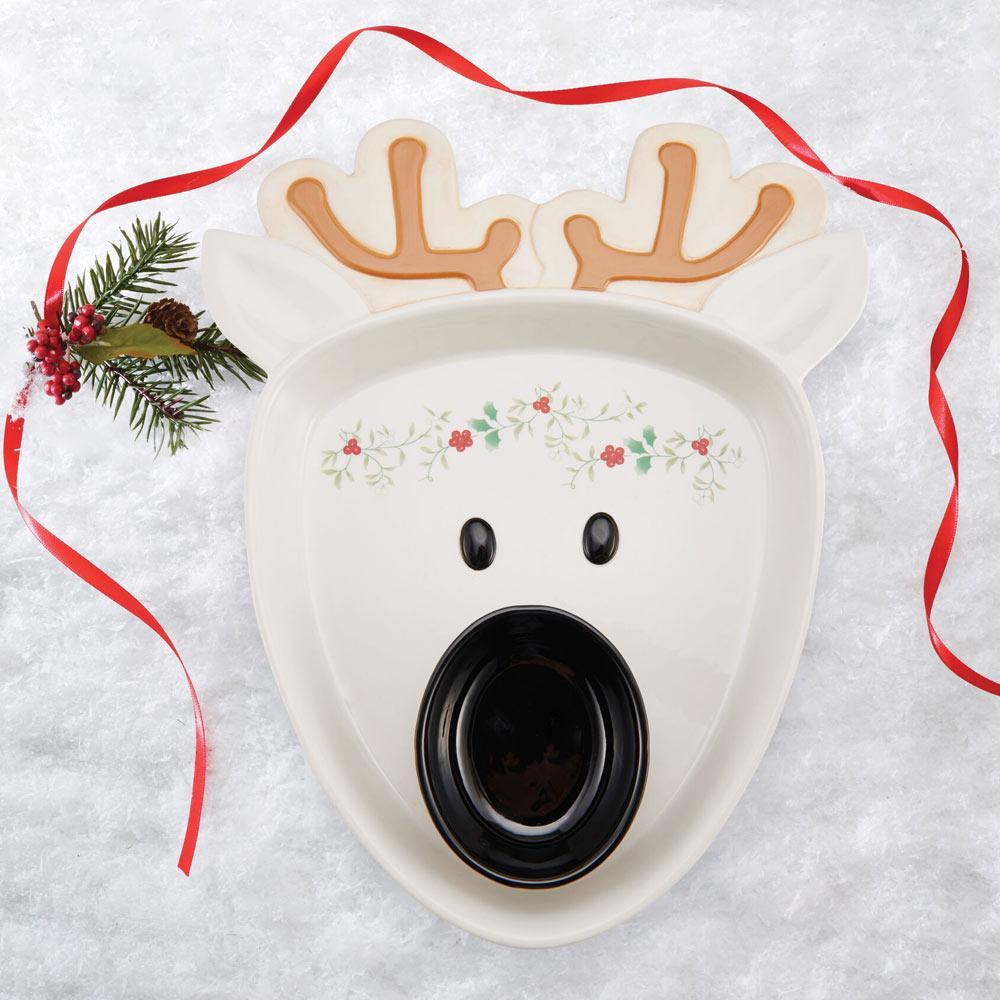 Reindeer-shaped chip and dip platter with festive holiday design, ideal for Christmas parties
